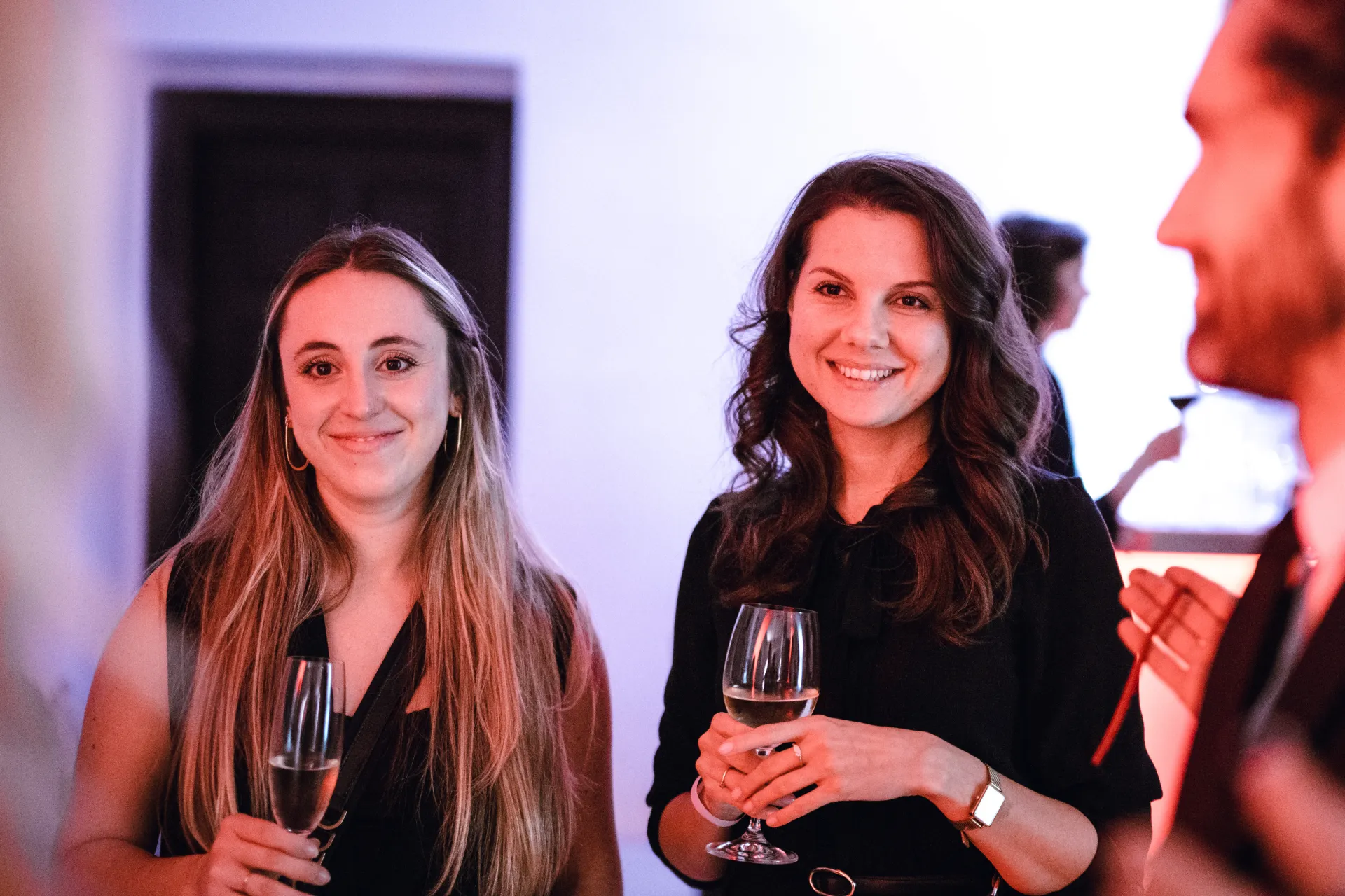 Smích, překvapení a otázka „jak je to možné?“ ve vzduchu.