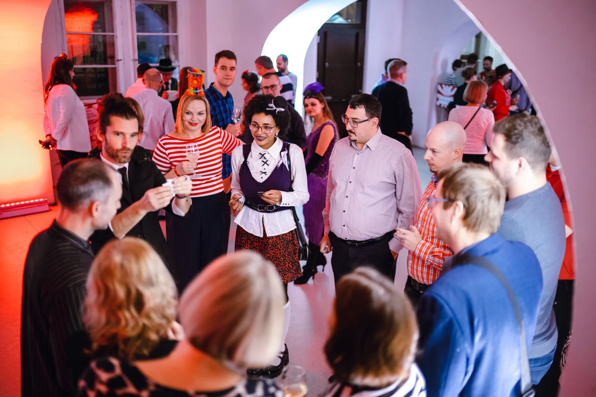 Překvapení, které propojuje lidi u jednoho stolu.