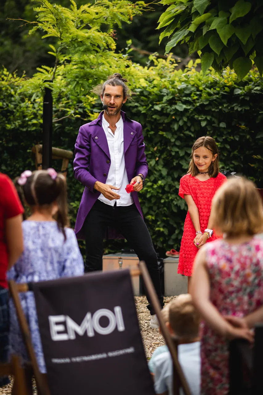 kreativní program pro děti na venkovní akci v restauraci Emoi