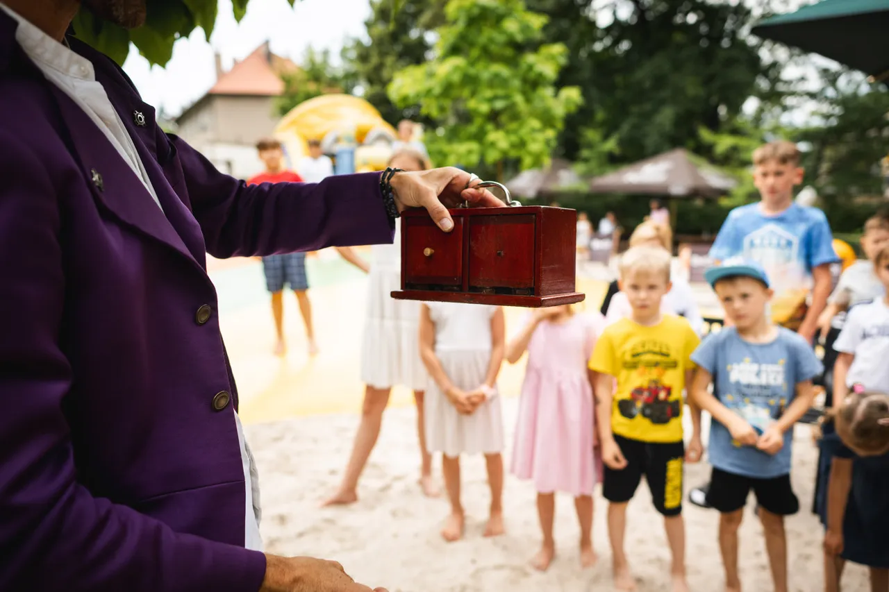 venkovní vystoupení kouzelníka pro děti v létě