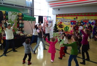 děti tančí s Martinem